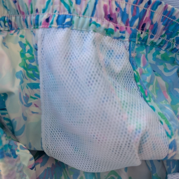 ⭐ Lilly Pulitzer SeaShell Ocean Theme Print Water Pull On Shorts - Picture 10 of 11